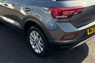 2022-volkswagen-t-roc-10-tsi-life-small-7