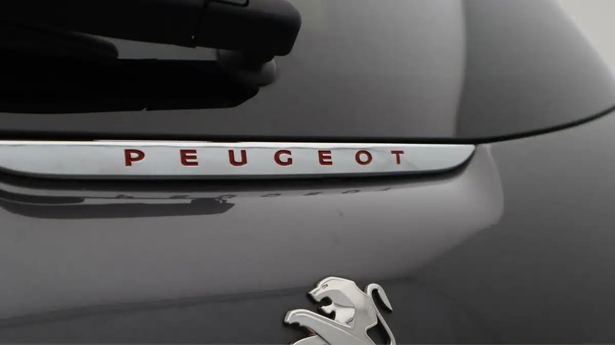 2019-peugeot-208-12-puretech-gt-line-110bhp-big-22