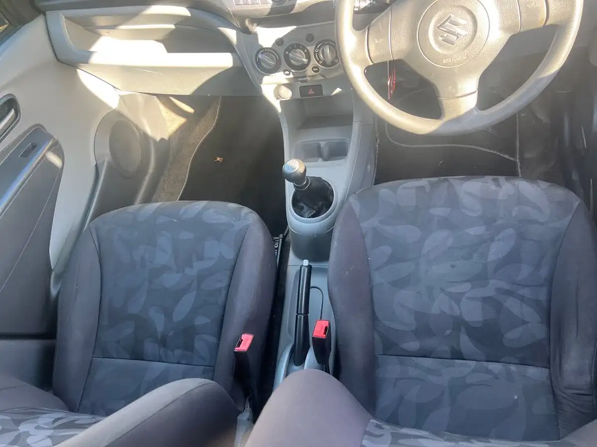 2011-suzuki-alto-10-sz3-big-8