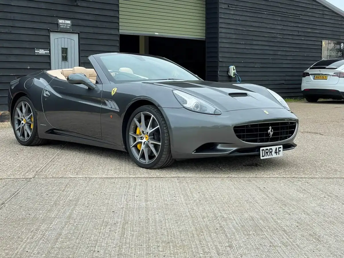 2010-ferrari-california-43-big-23