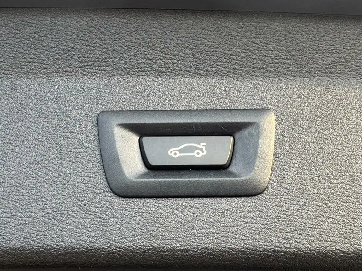 2021-bmw-x1-20-xdrive20i-xline-big-16
