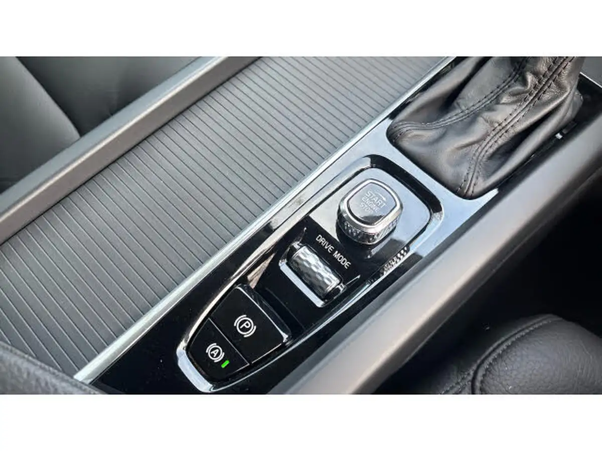 2020-volvo-v60-20-t4-momentum-plus-big-23