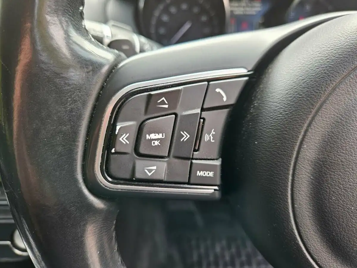 2015-jaguar-xe-20td-portfolio-163ps-auto-big-22