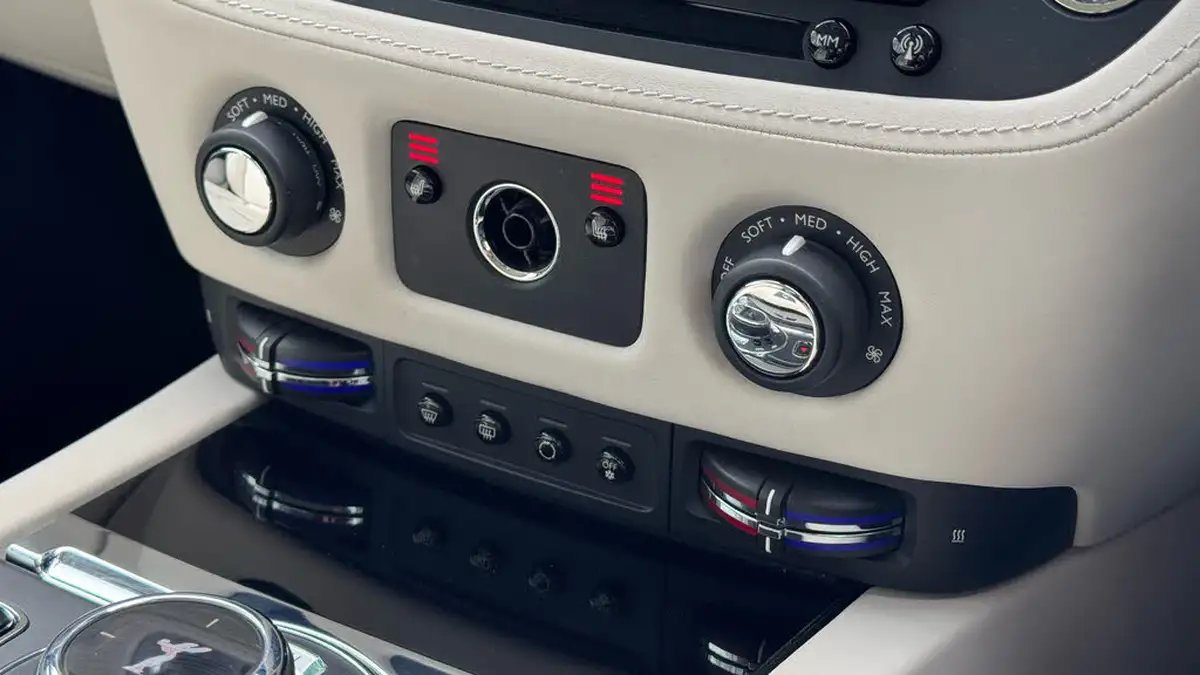 2018-rolls-royce-wraith-66-big-24