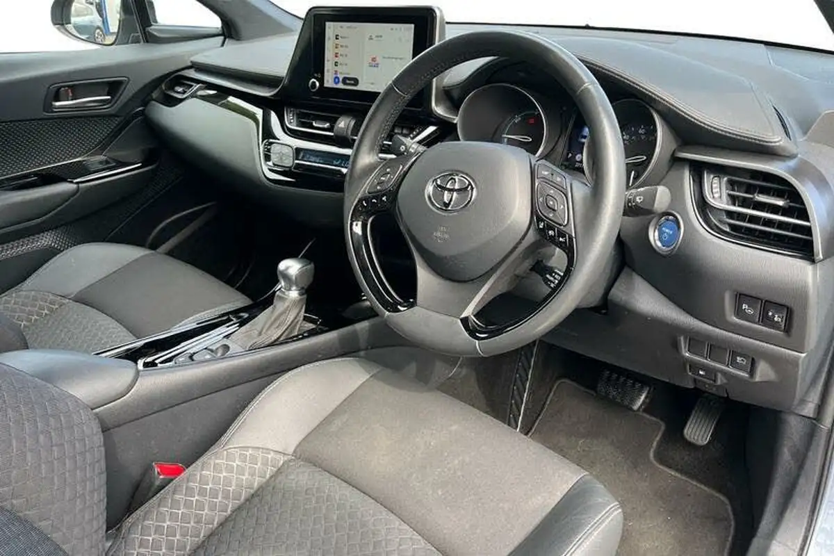 2022-toyota-c-hr-18-vvt-i-design-big-8