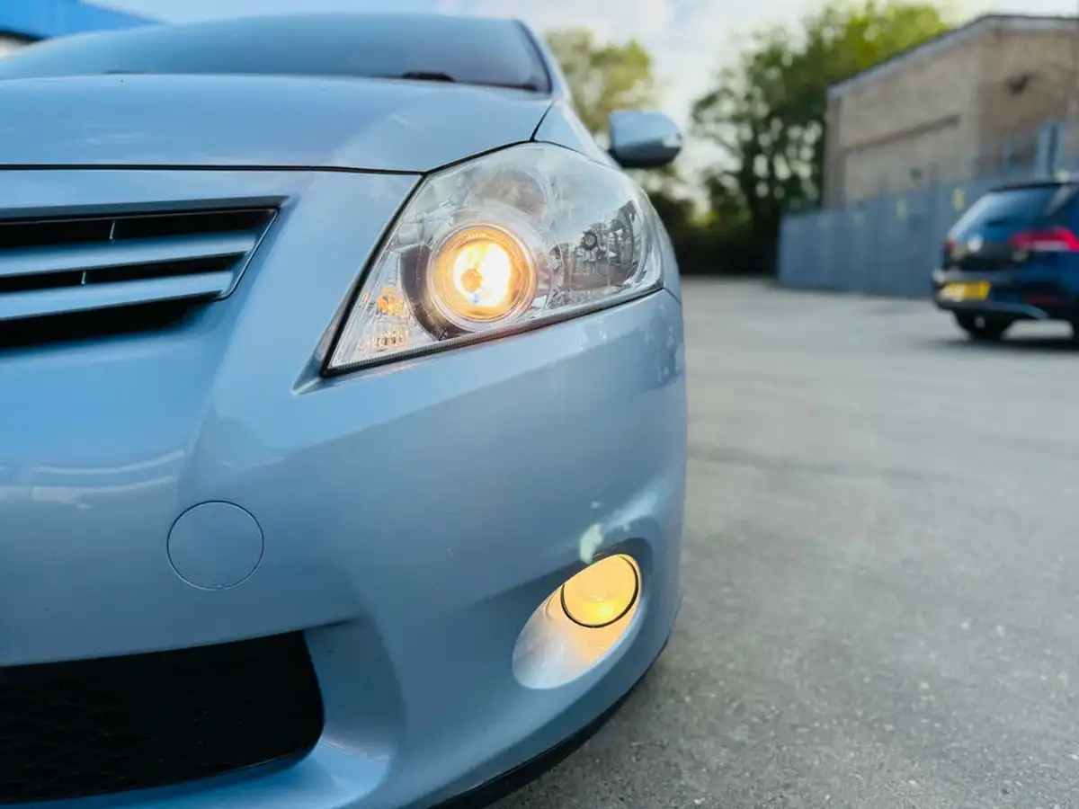 2012-toyota-auris-16-tr-big-55