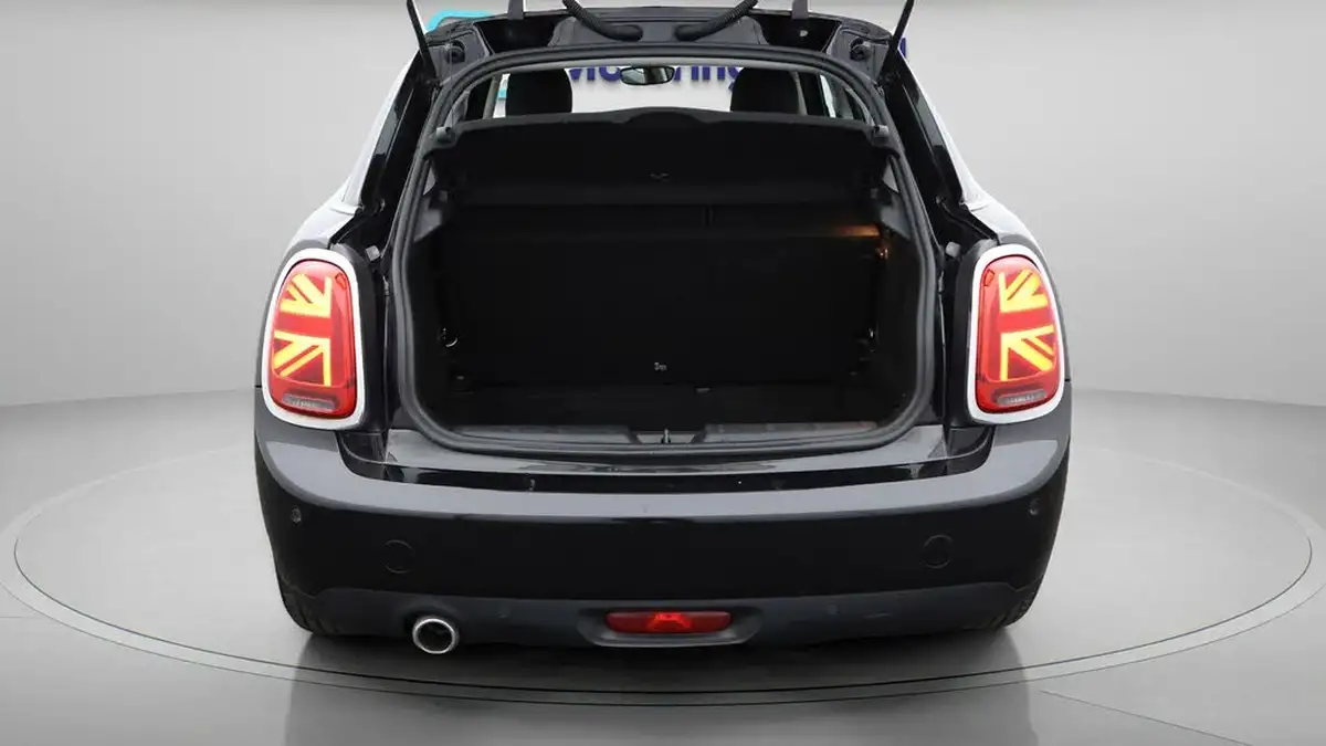 2020-mini-countryman-15-cooper-classic-big-16