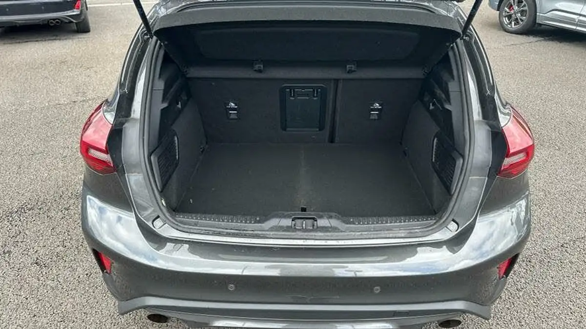 2023-ford-focus-23t-st-hatchback-big-21