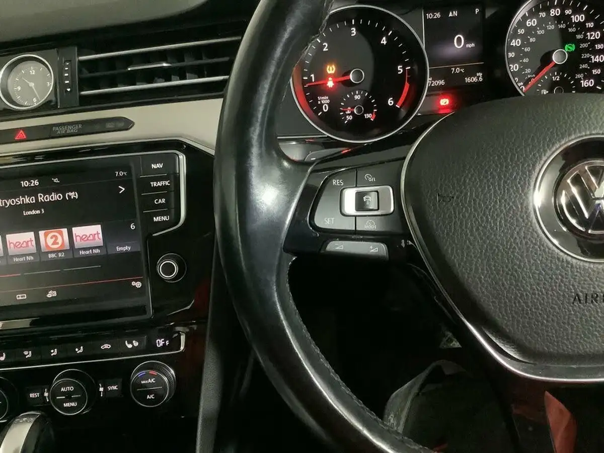 2015-volkswagen-passat-20bitdi-gt-4x4-scrbmt-estate-5d-big-15