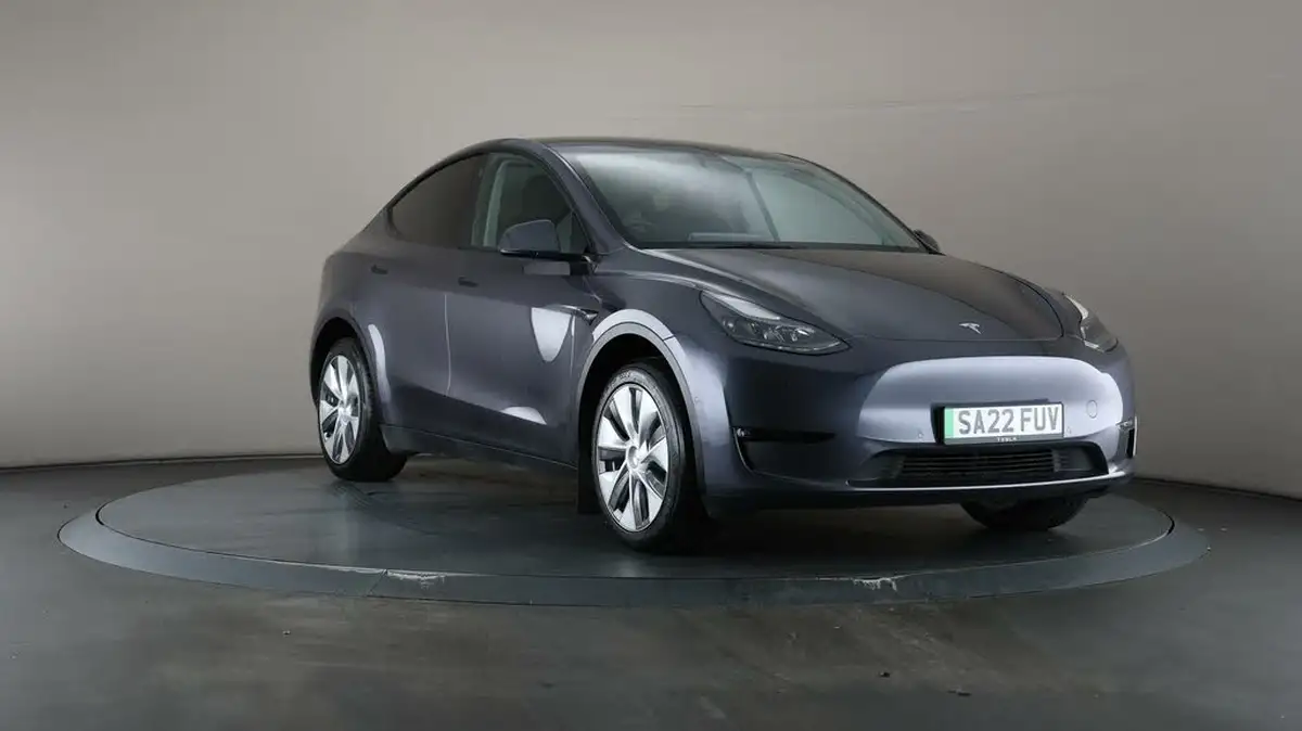 2022-tesla-model-y-e-long-range-big-45