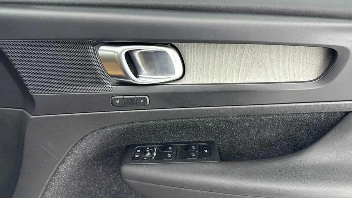 2020-volvo-xc40-20-t4-inscription-pro-big-18