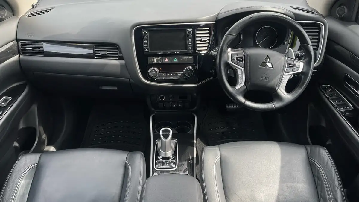 2017-mitsubishi-outlander-20-4hs-phev-5st-big-10