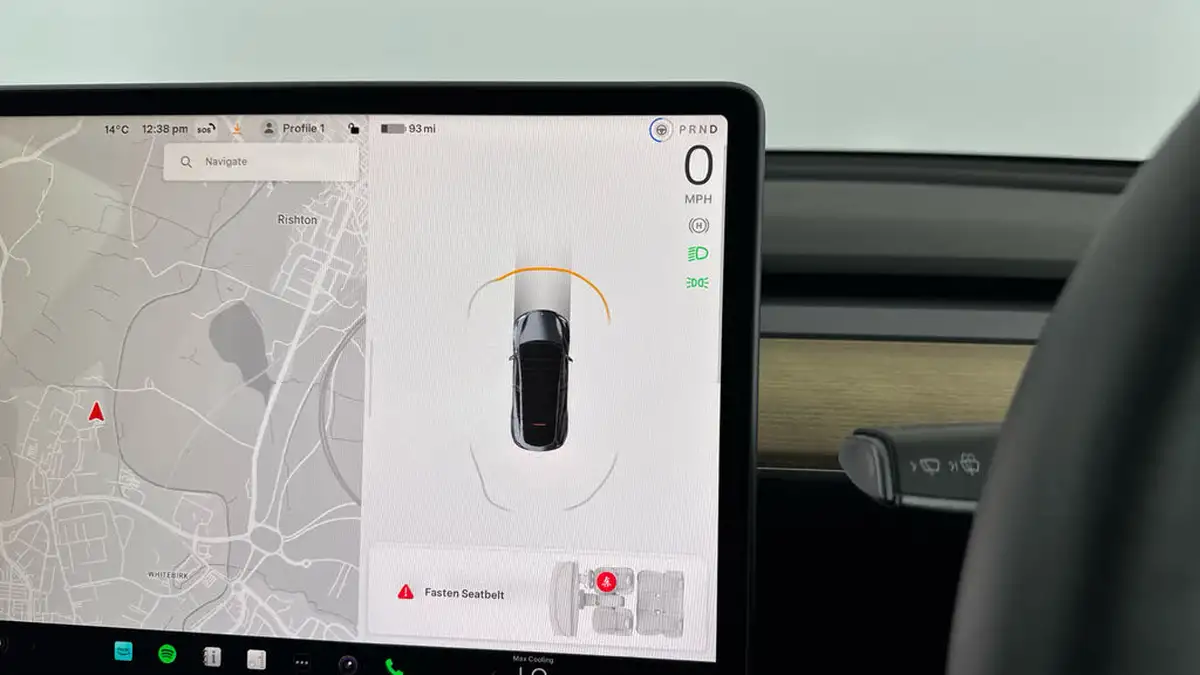 2022-tesla-model-y-e-long-range-big-12