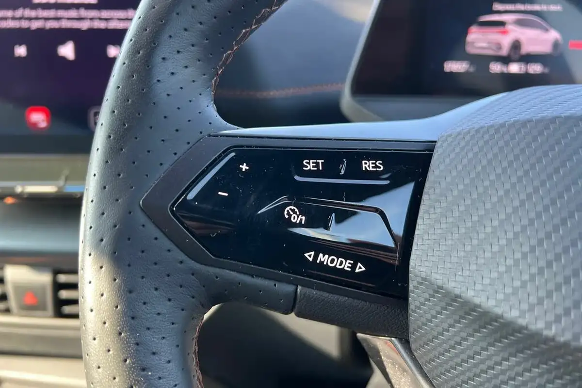 2022-cupra-born-e-v3-204ps-58kwh-big-24