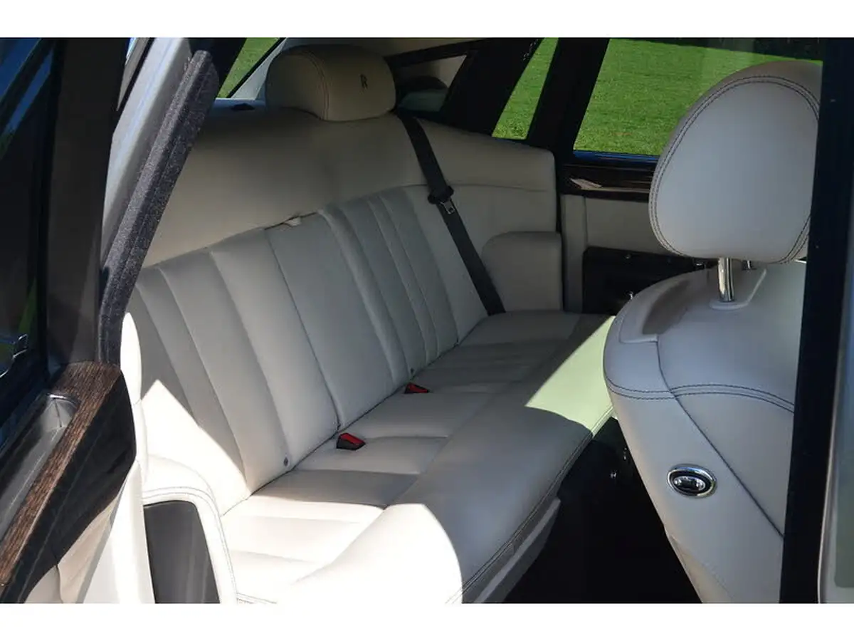 2016-rolls-royce-phantom-67-coupe-2d-big-25