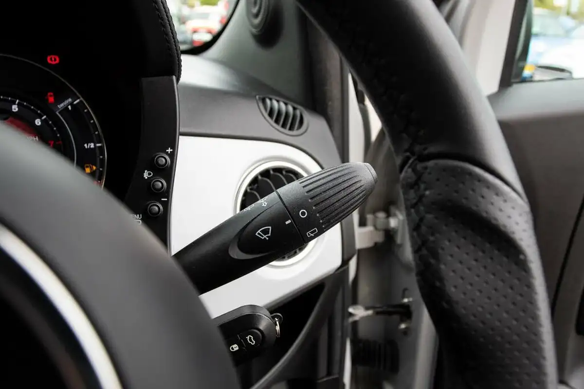 2019-abarth-595-14-tjet-big-19