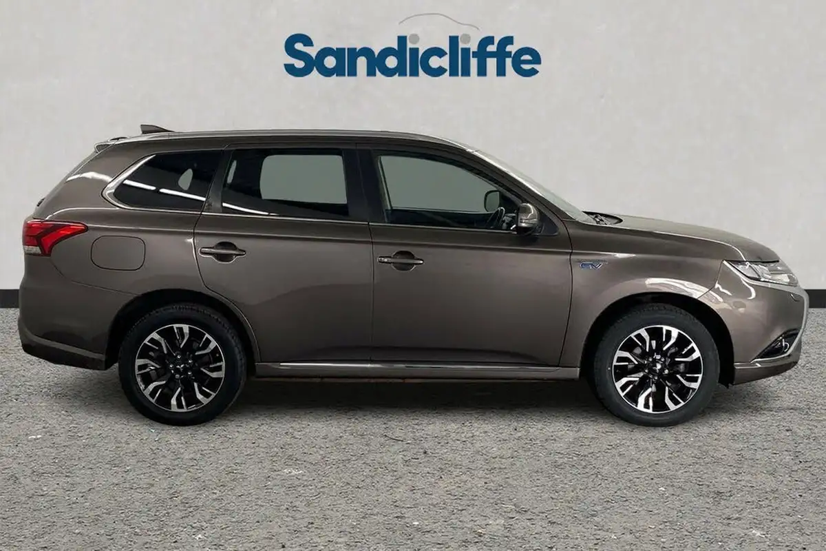 2017-mitsubishi-outlander-20-4hs-phev-5st-big-2