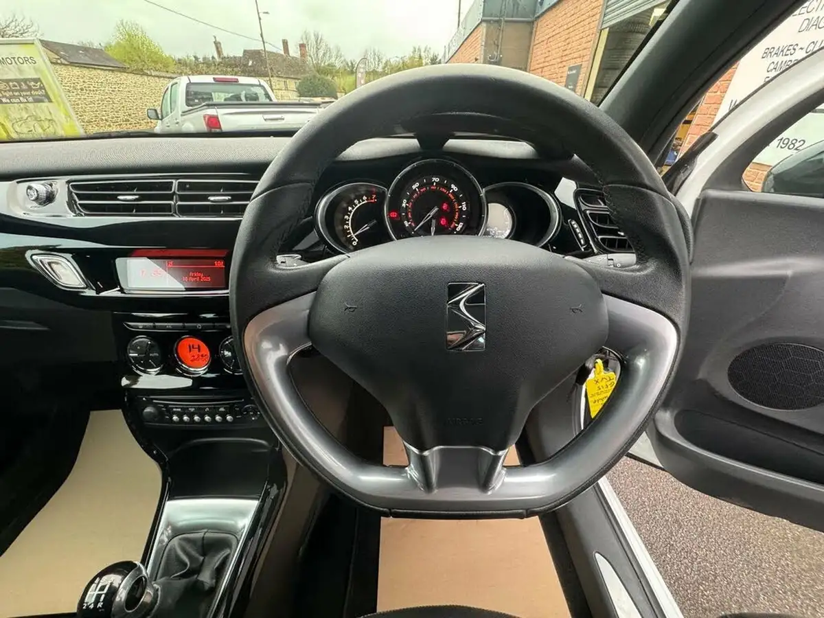 2015-citroen-ds3-12-dstyle-plus-big-12