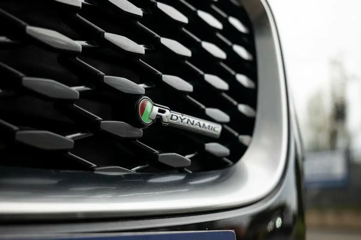 2021-jaguar-e-pace-15-p300e-r-dynamic-s-big-31