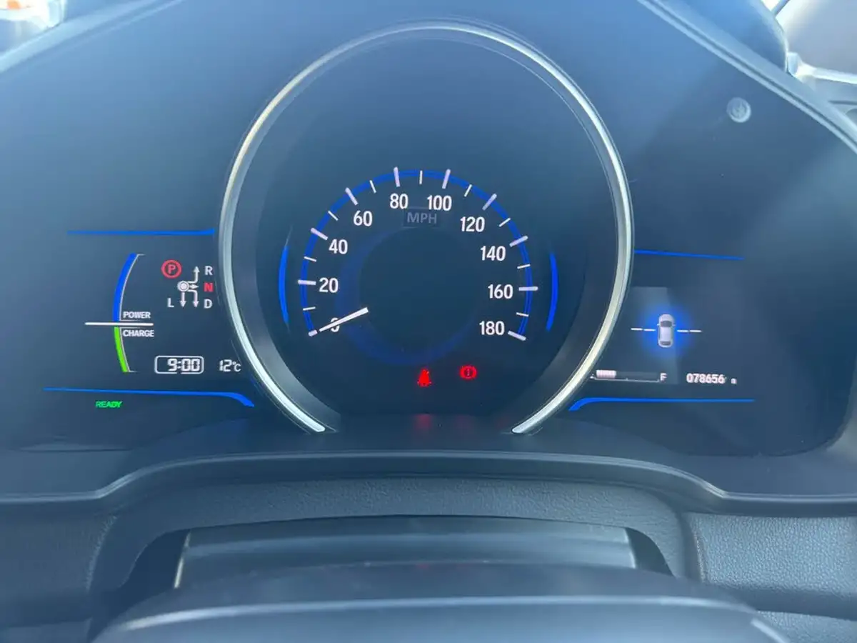 2014-honda-fit-hybrid-big-28