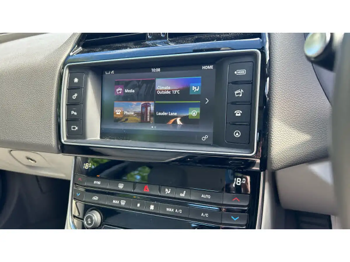 2015-jaguar-xe-20-prestige-big-27