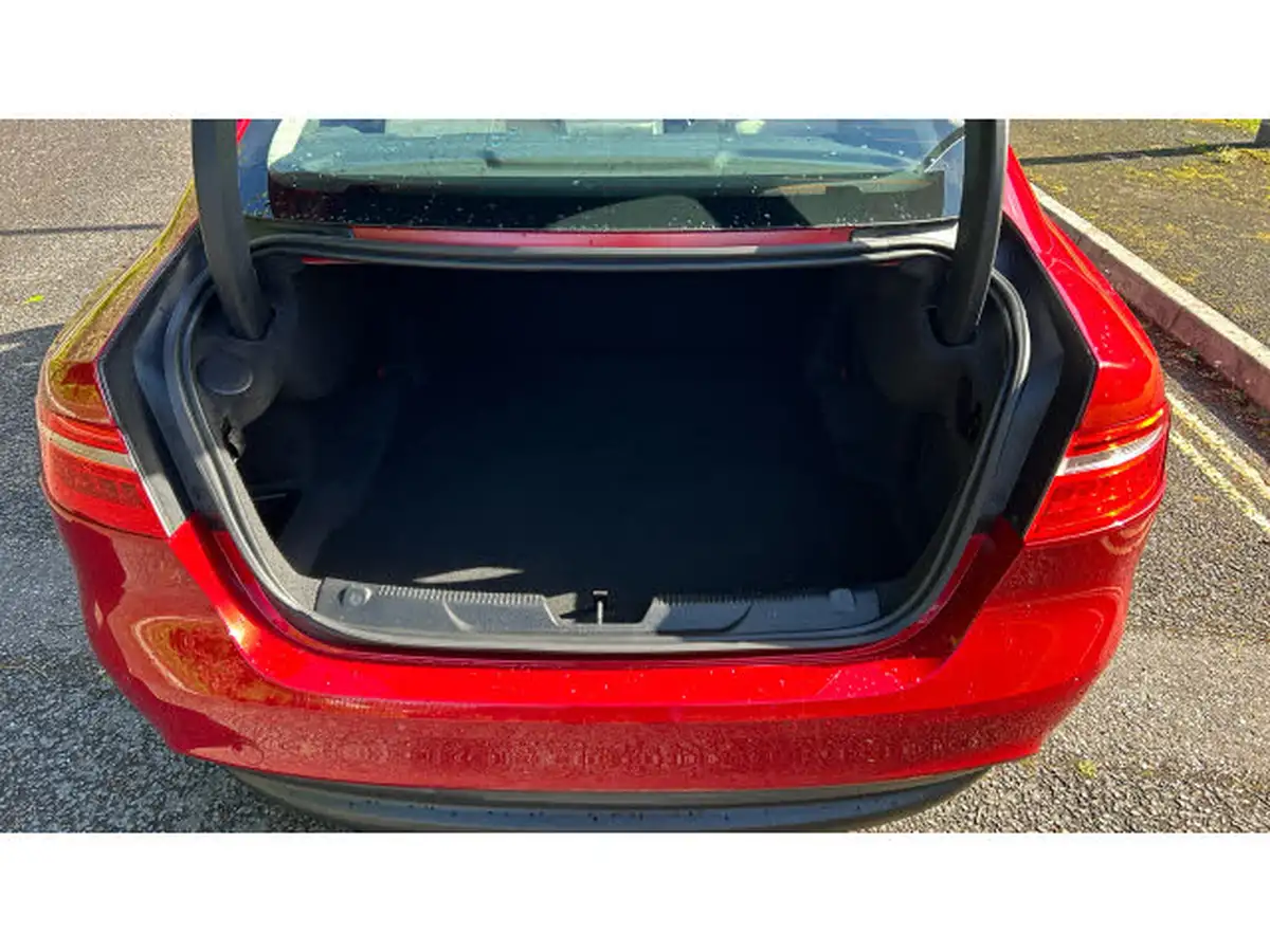 2015-jaguar-xe-20-prestige-big-3