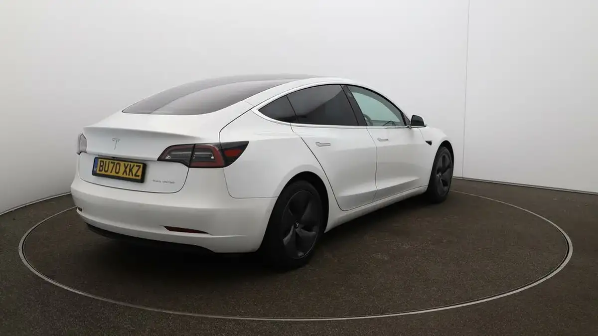 2020-tesla-model-3-e-long-range-big-44
