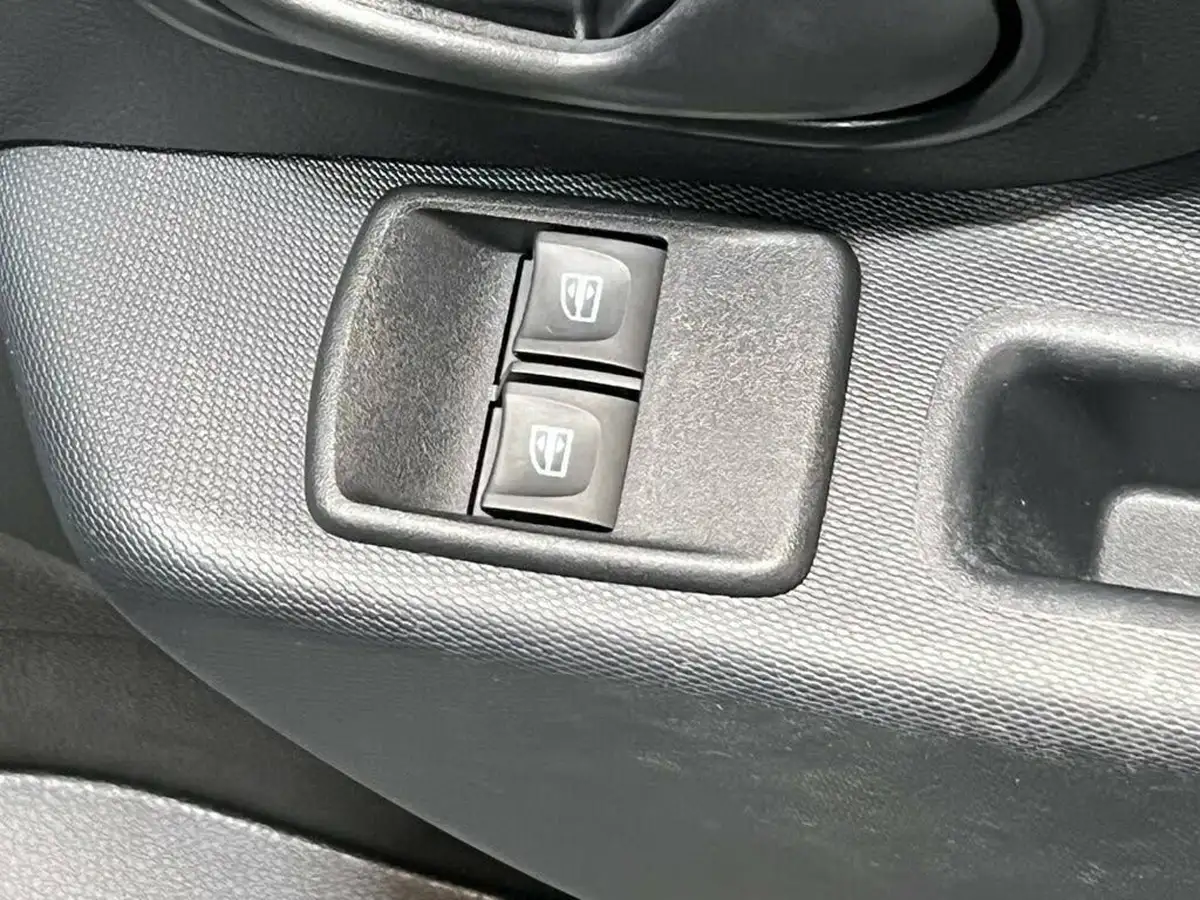 2020-dacia-sandero-10-sce-essential-big-24
