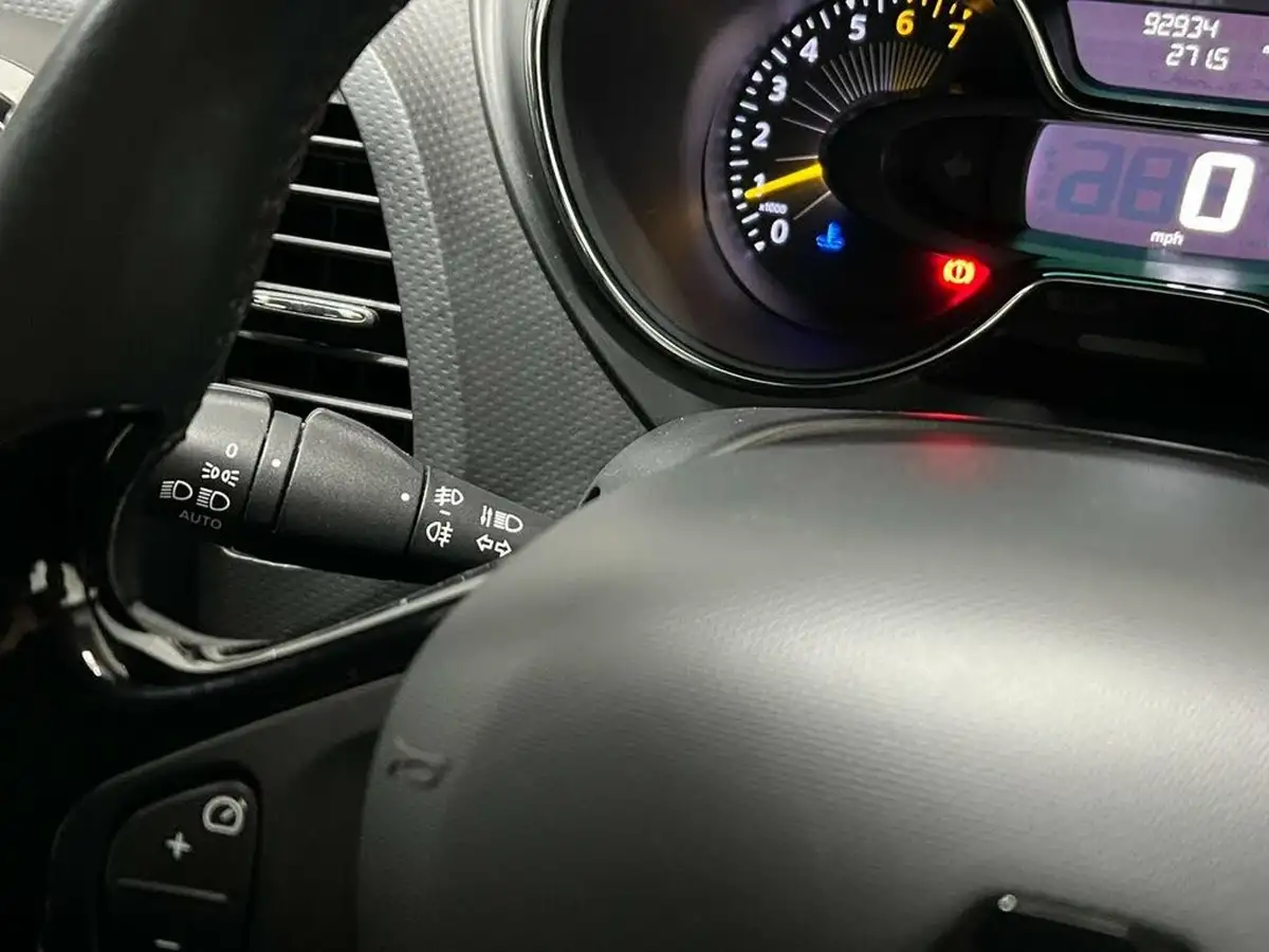 2015-renault-captur-09-dynamique-big-23
