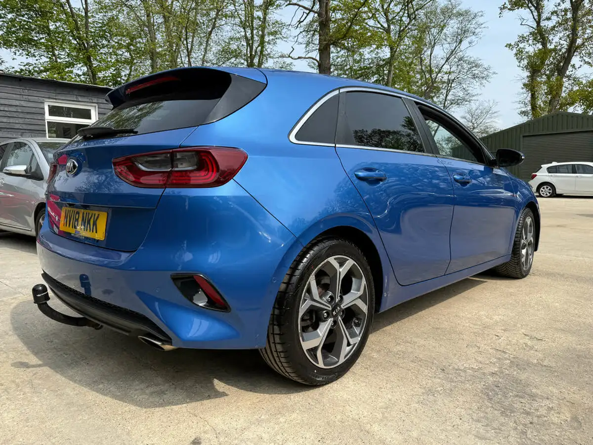 2018-kia-ceed-14-t-gdi-first-edition-hatchback-big-9
