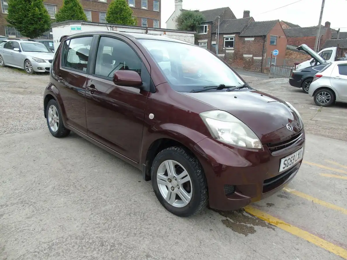 2009-daihatsu-sirion-13-se-auto-big-9