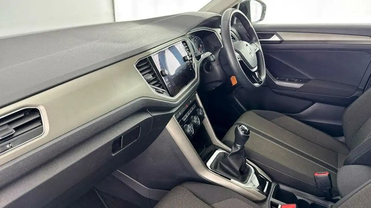 2020-volkswagen-t-roc-10-tsi-se-115ps-big-1