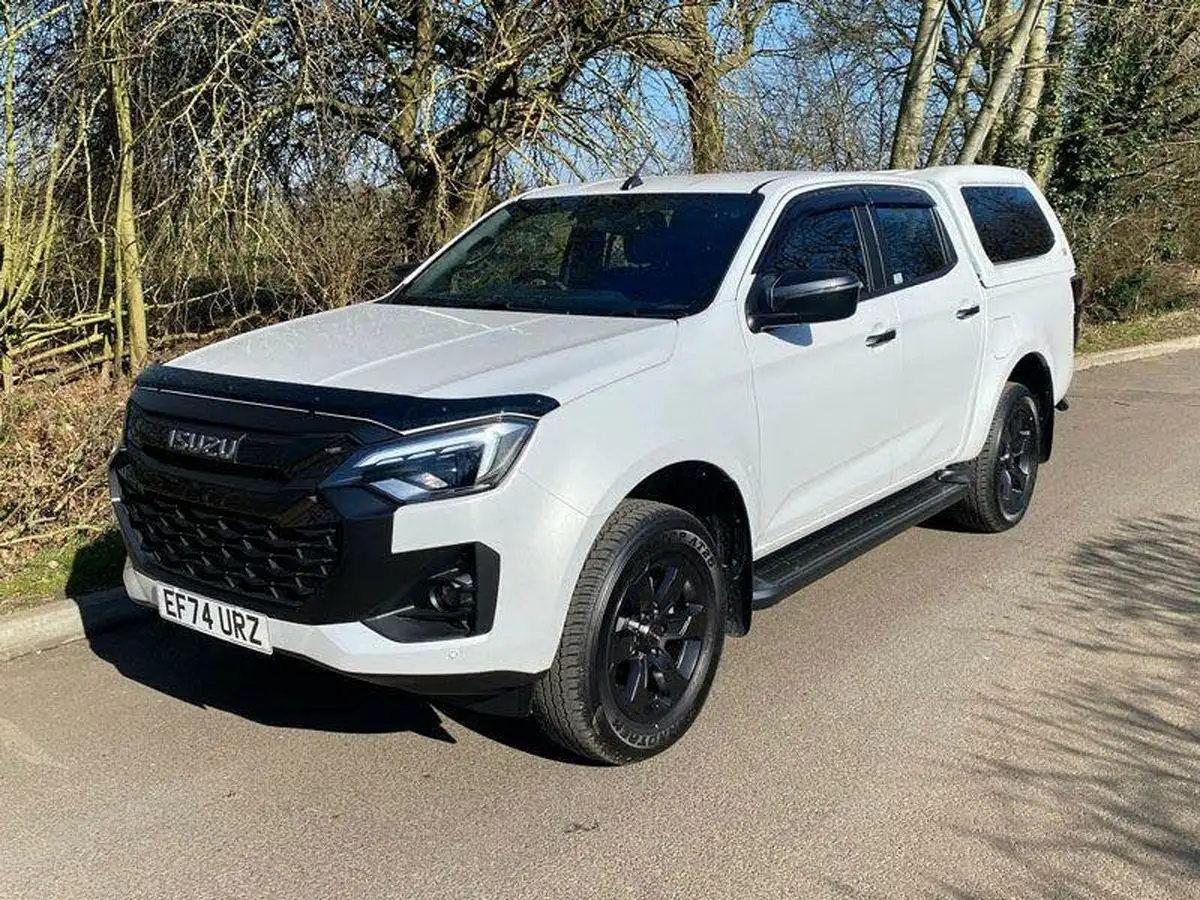 2024-isuzu-d-max-19td-v-cross-auto-big-0