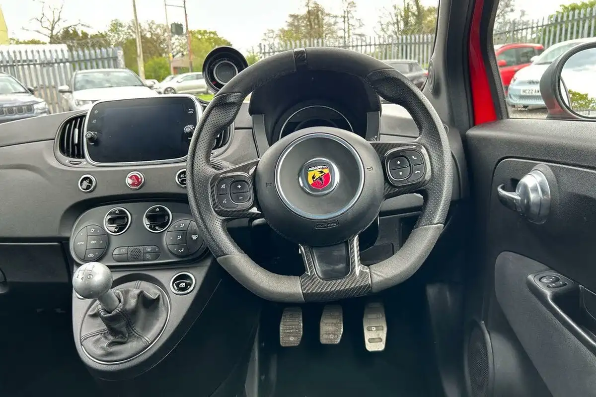 2022-abarth-595-14-tjet-competizione-big-16