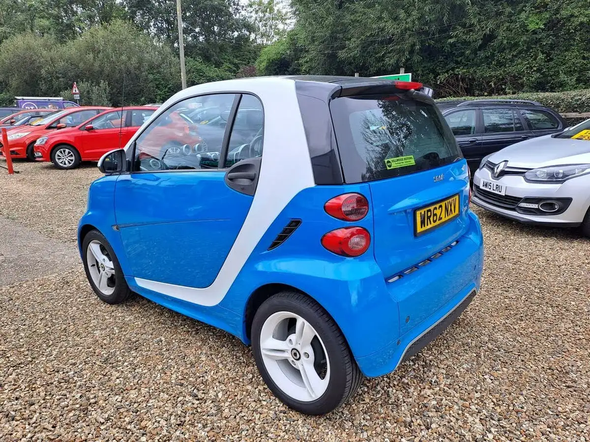 2013-smart-fortwo-10-iceshine-mhd-71bhp-coupe-big-3