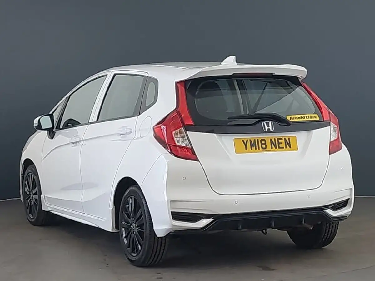 2018-honda-jazz-15-i-vtec-sport-big-1
