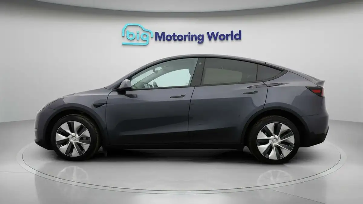 2022-tesla-model-y-e-long-range-big-3