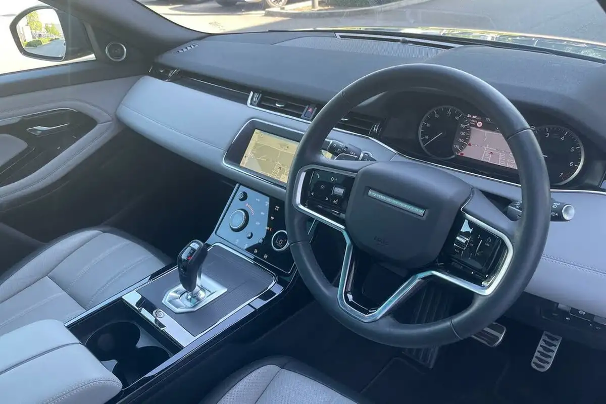 2023-land-rover-range-rover-evoque-15-p300e-r-dynamic-se-big-34