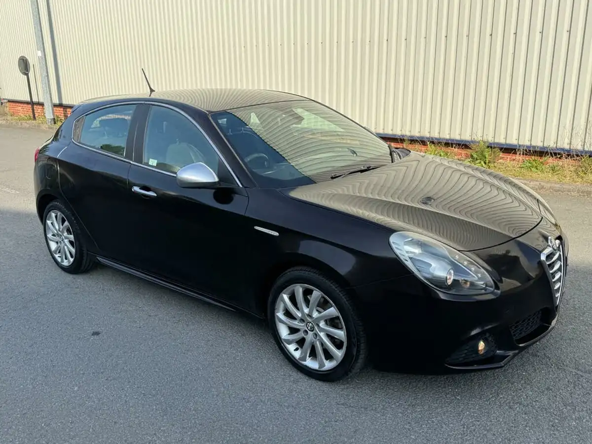 2010-alfa-romeo-giulietta-14-veloce-multiair-170bhp-big-4