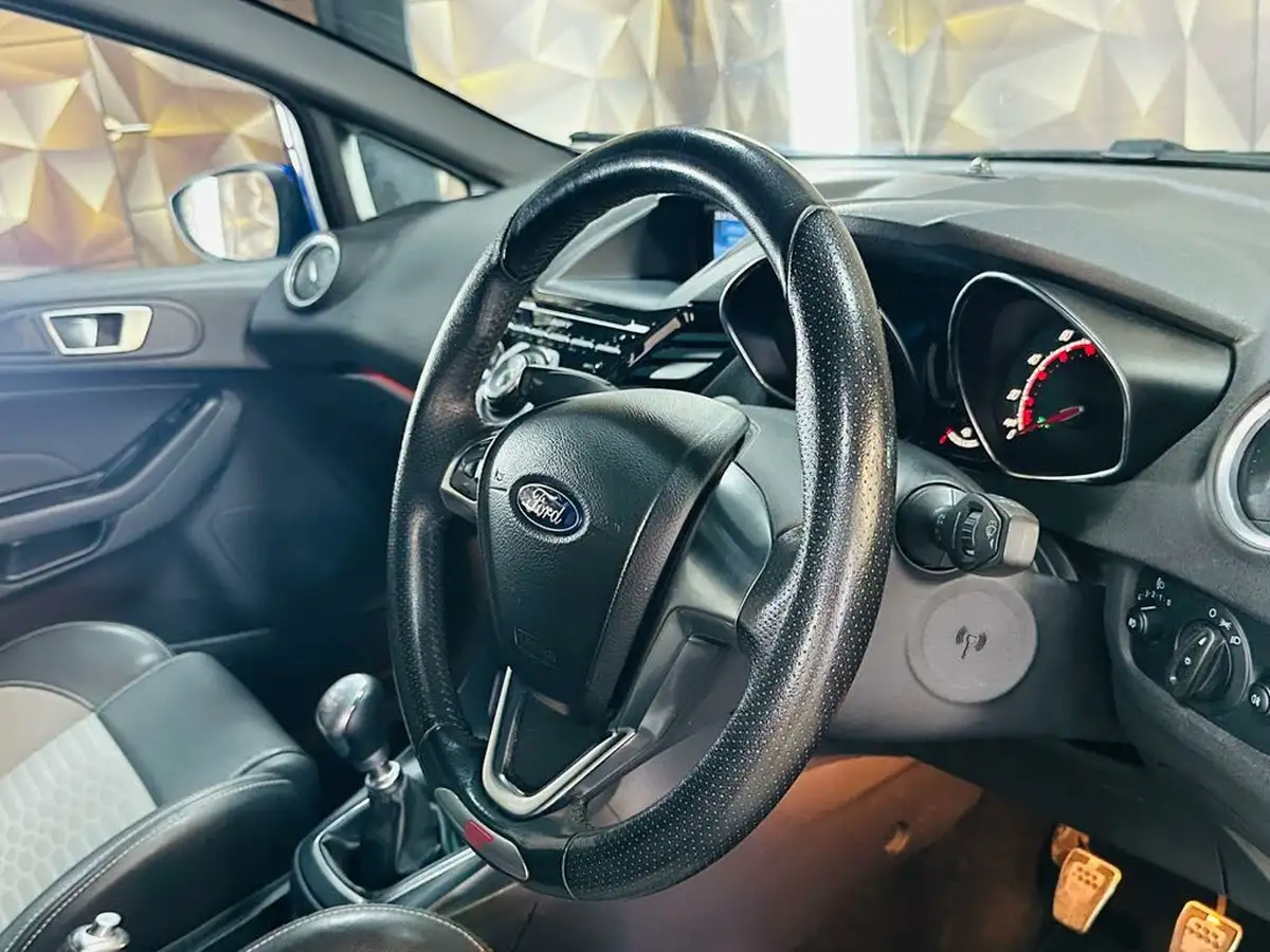 2016-ford-fiesta-16-st-2-3d-big-4