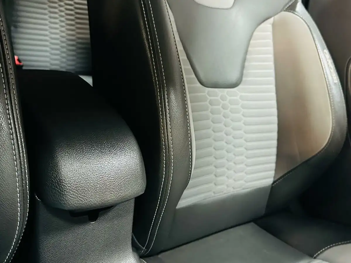 2016-ford-fiesta-16-st-2-3d-big-49