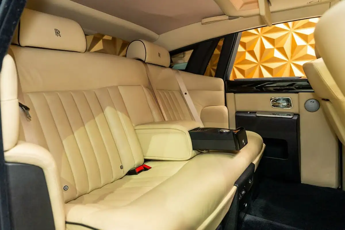 2007-rolls-royce-phantom-67-limousine-4d-big-9