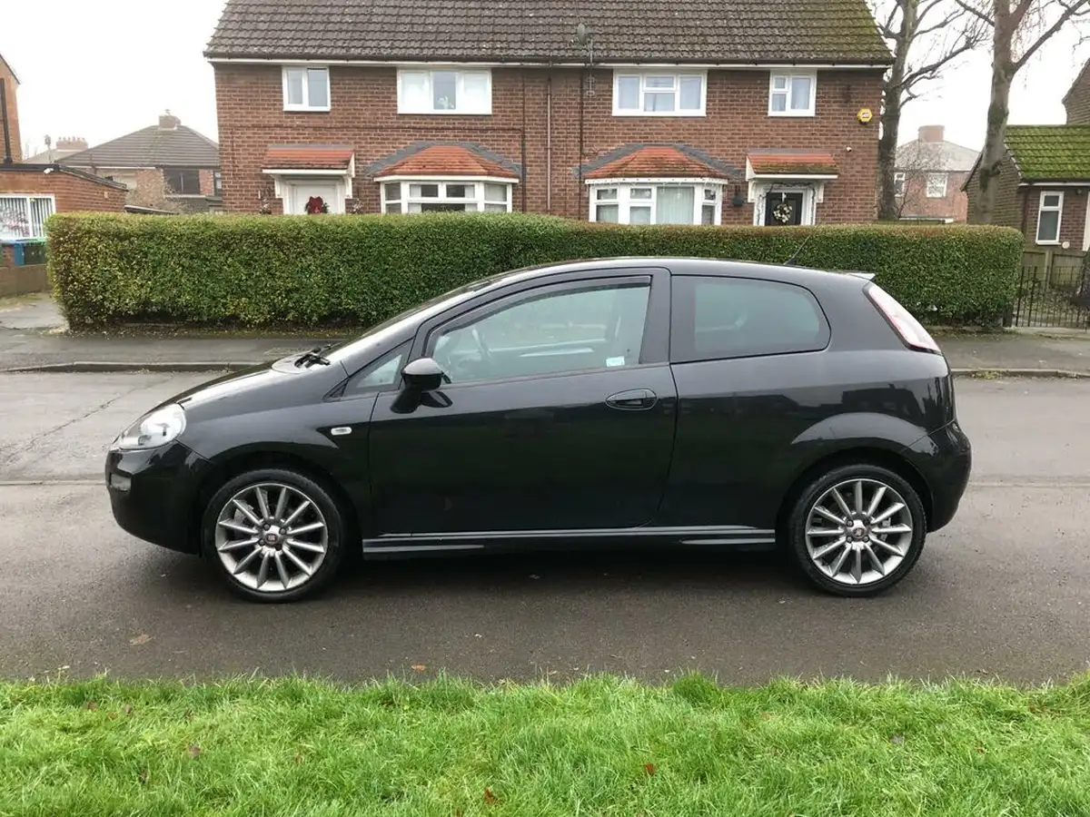 2014-fiat-punto-14-jet-black-ii-big-4