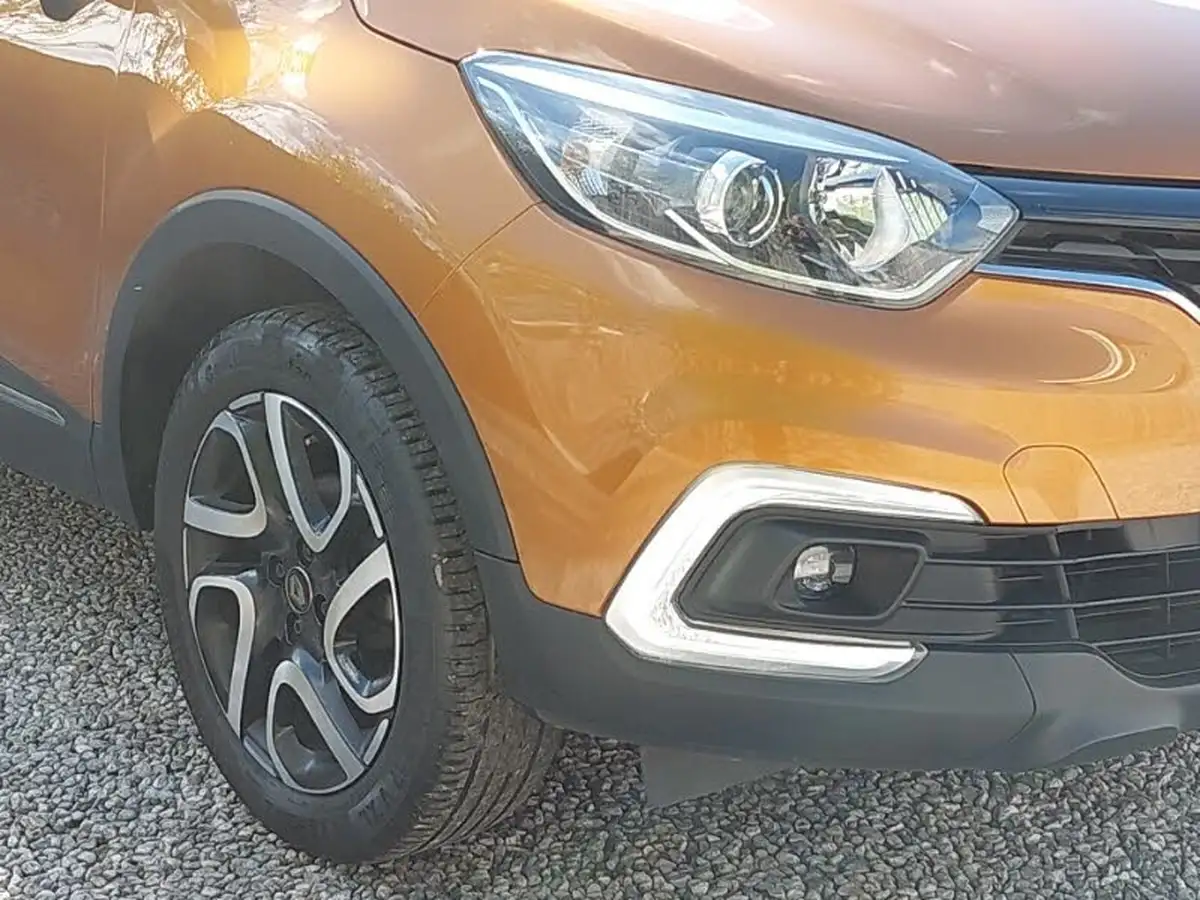 2019-renault-captur-09-tce-iconic-big-8