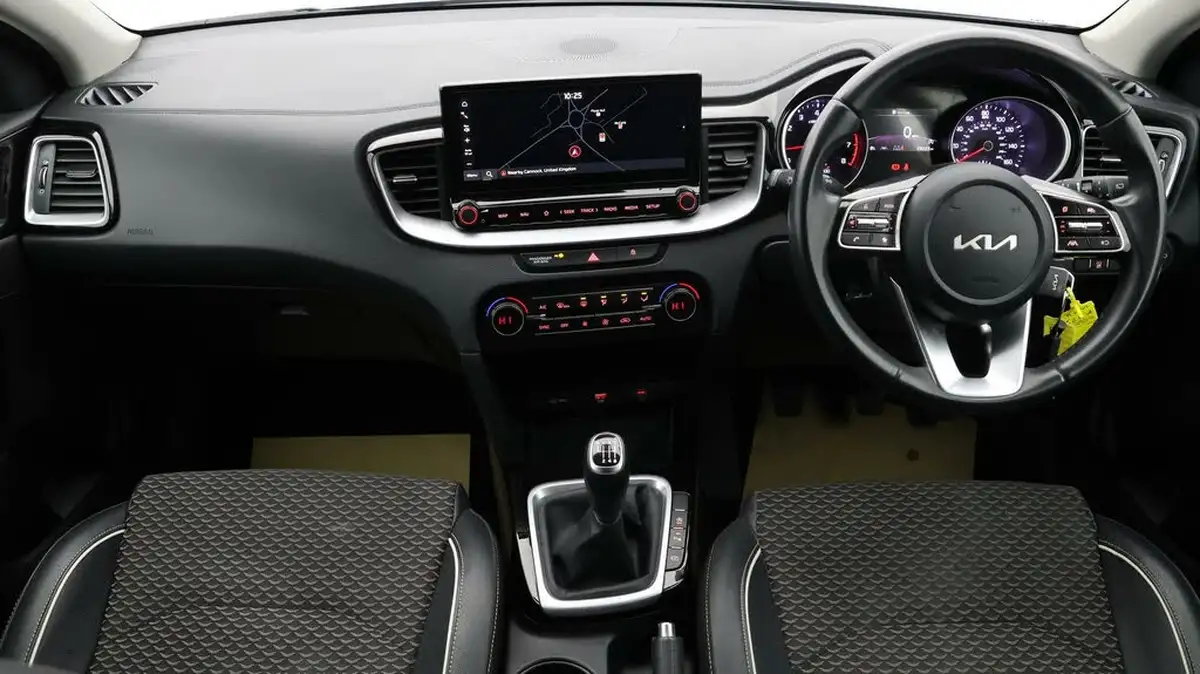 2022-kia-ceed-15-t-gdi-3-hatchback-big-12