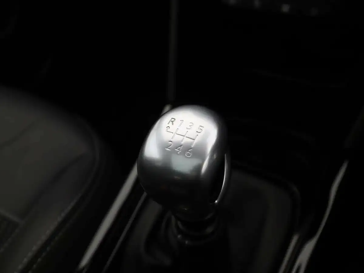 2019-peugeot-2008-suv-12-puretech-allure-premium-82bhp-big-20