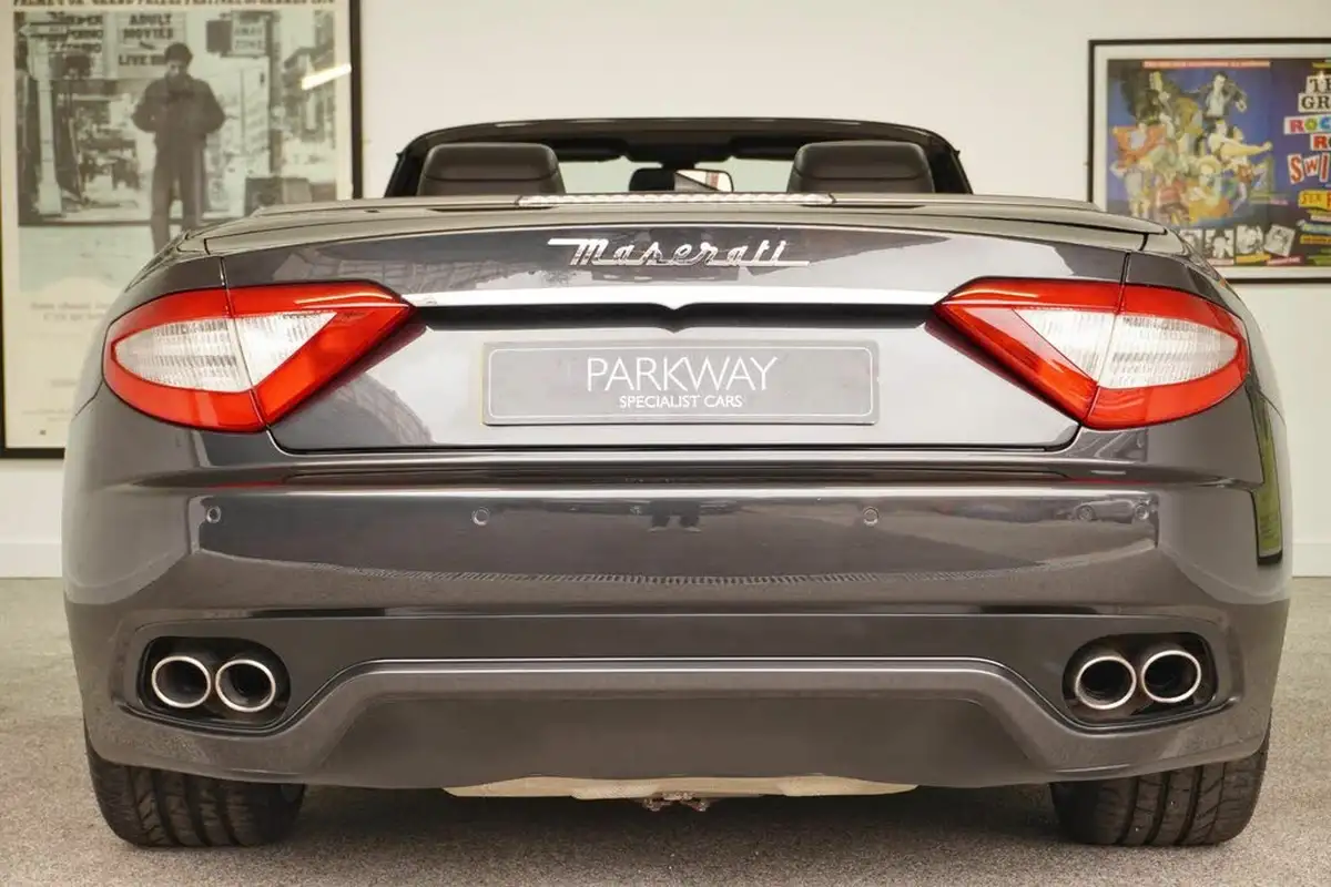 2010-maserati-grancabrio-47-big-15
