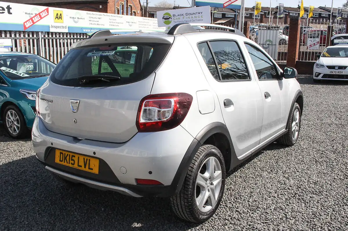 2015-dacia-sandero-stepway-15d-laureate-big-2