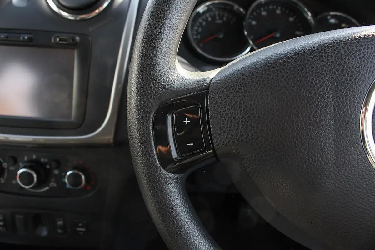 2015-dacia-sandero-stepway-15d-laureate-big-23