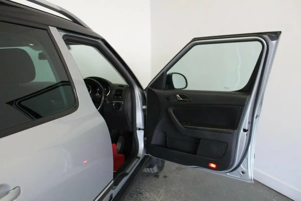 2013-skoda-yeti-20td-adventure-110bhp-big-18
